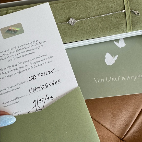 VAN CLEEF SWEET ALHAMBRA DIAMOND WHITE GOLD BRACELET - Picture 6 of 9